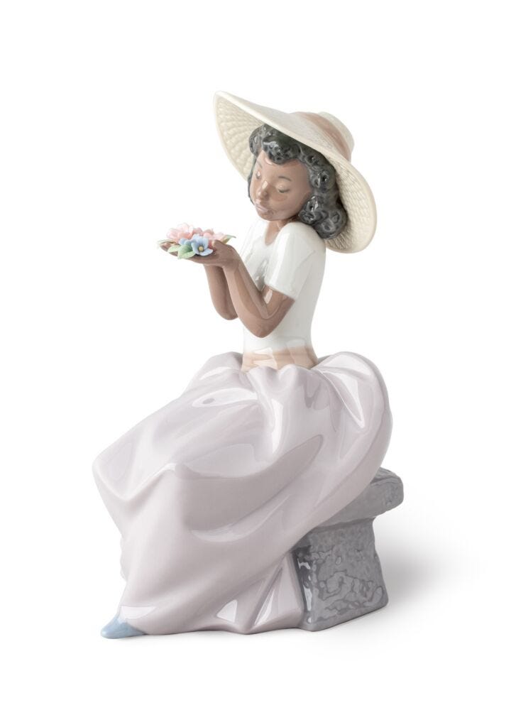 Sweet Fragrance Girl Figurine in Lladró