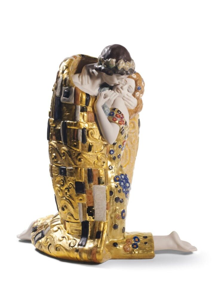 The Kiss Couple Sculpture. Golden Luster in Lladró