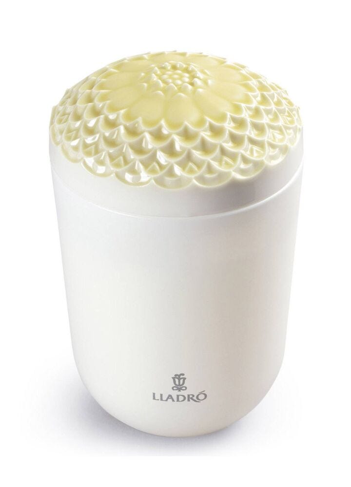 Echoes of Nature Candle. Tropical Blossoms Scent in Lladró