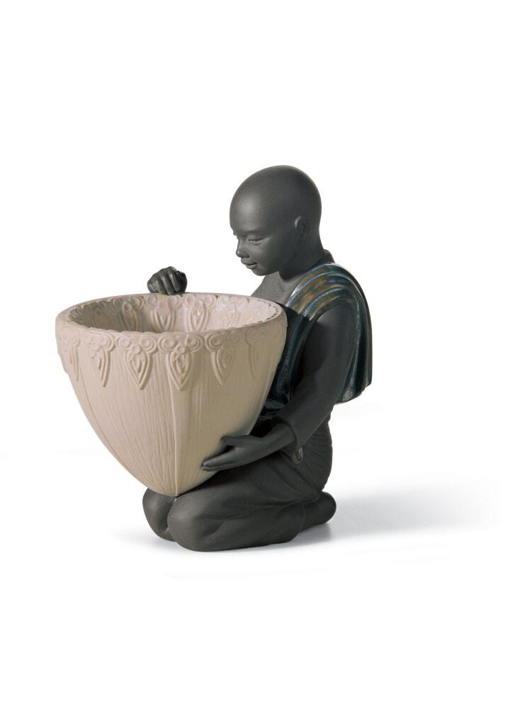 On The Front Potpourri Carrier Figurine in Lladró