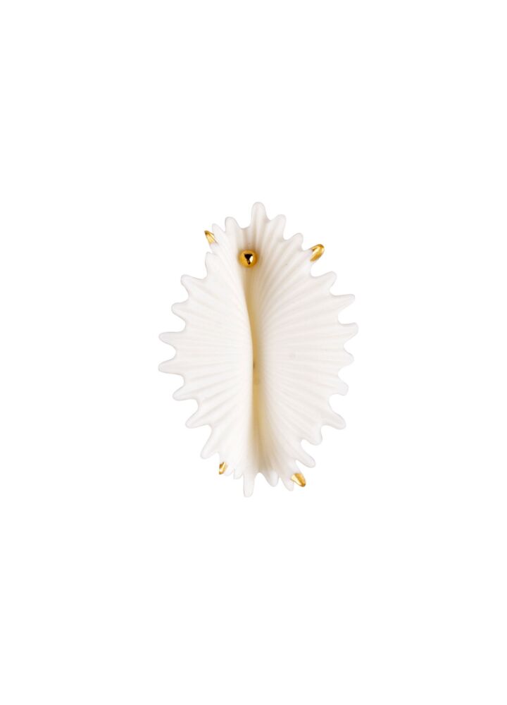 Pendiente grande Actinia. Blanco y lustre oro en Lladró