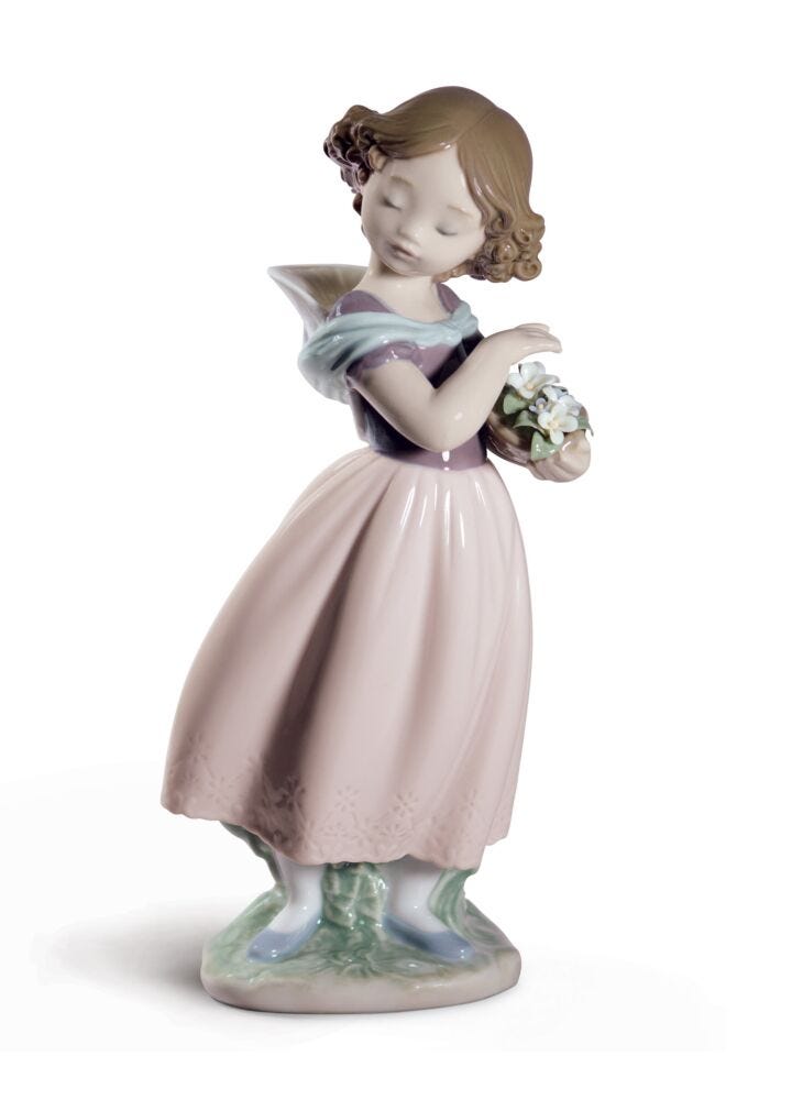Adorable innocence Girl Figurine. Special Edition in Lladró