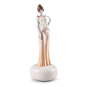 Exquisite Embroidery Sculpture. Limited Edition in Lladró