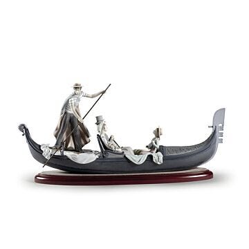 In The Gondola Couple Sculpture. Numbered Edition in Lladró