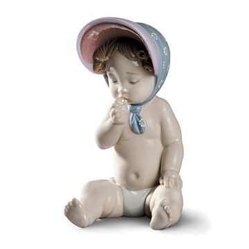 Girl with Bonnet Figurine in Lladró