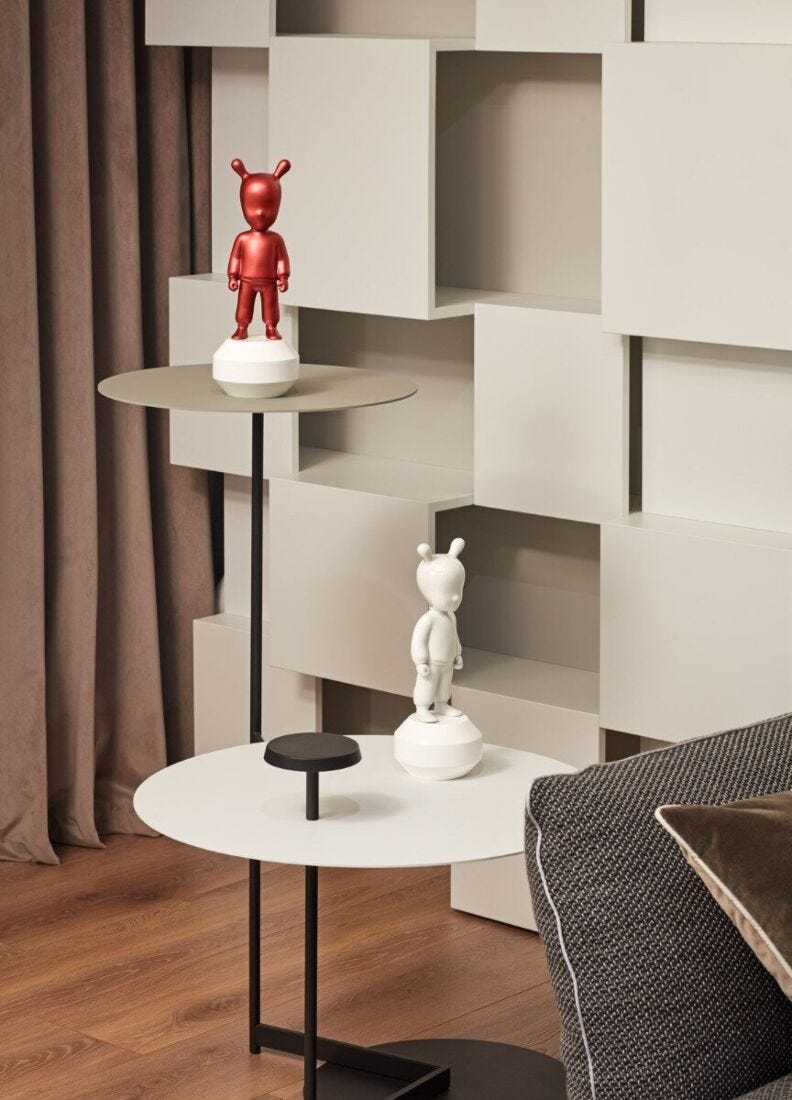 FiguraThe metallic red Guest. Pequeña, 3 de 7