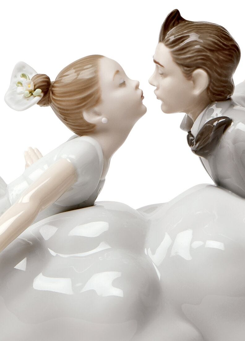 Wedding in the air Couple Figurine, 3 of 6