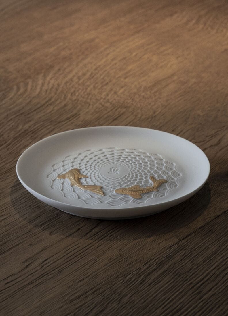 Plato Koi. Lustre dorado, 2 de 5