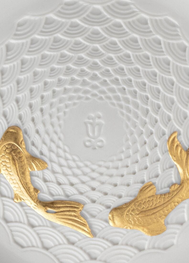 Plato Koi. Lustre dorado, 4 de 5