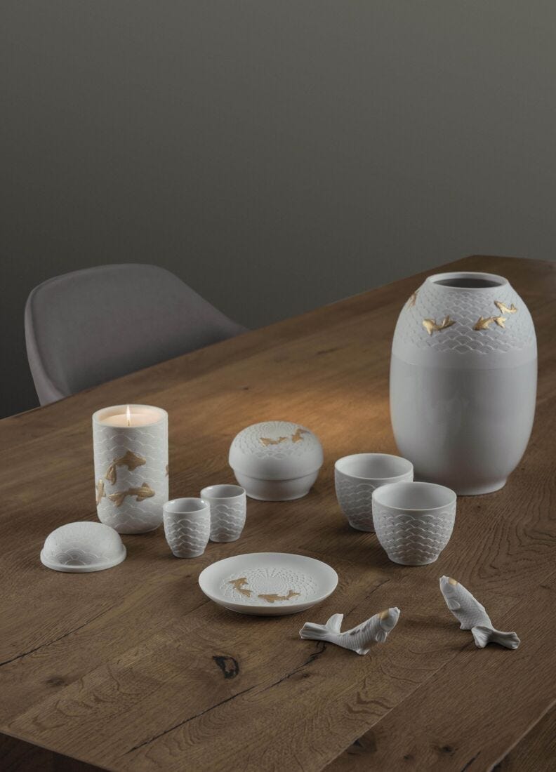 Plato Koi. Lustre dorado, 3 de 5