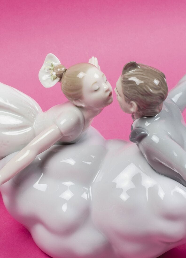 Wedding in the air Couple Figurine, 6 of 6