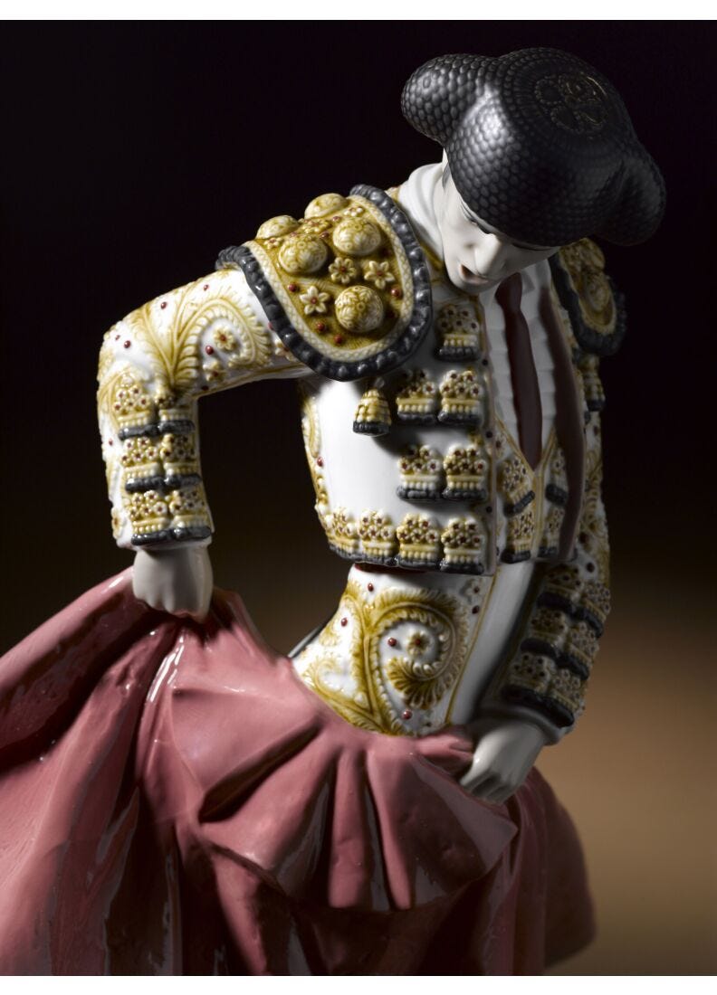 Matador Sculpture. White Outfit, 4 of 7