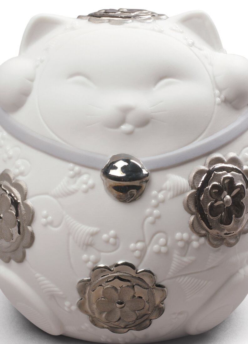 Maneki Neko II Figurine. Silver Lustre in Lladró