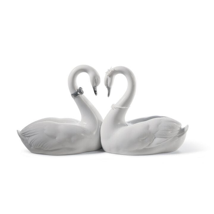Endless Love Swans Figurine. Silver Lustre in Lladró